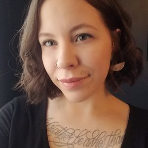 Meet your Posher, Caitlin